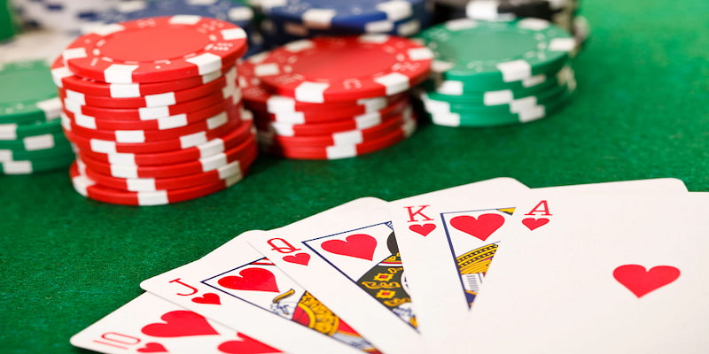 Ngoài yếu tố may mắn, người chơi cần phải biết tính toán, tư duy mới có thể chơi Poker